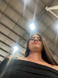 Isabella21_ webcam model stream image