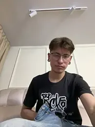 MiloThacth webcam model stream image