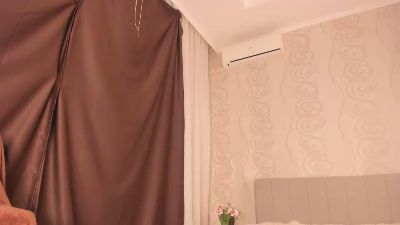 QuennaGallant webcam model stream image