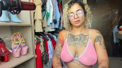 MiaChava webcam model stream image