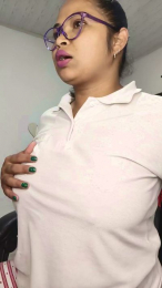 Chalohottt webcam model stream image