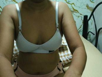 Cazzandra webcam bongacams model stream image