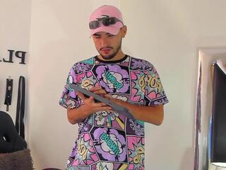 Yoggi Aron webcam model stream image