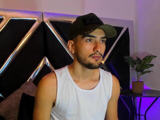 Yoggi Aron webcam model stream image