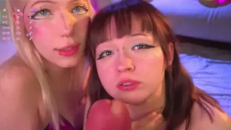 Wildneck webcam stripchat model stream image