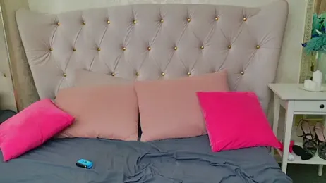 AliceOfWonders webcam model stream image