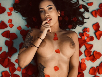 AlesandraCrystal webcam model stream image
