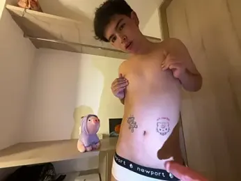 Blum_icee webcam stripchat model stream image