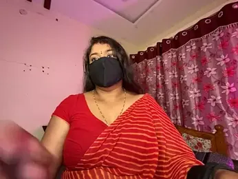 LouleyRanii webcam model stream image