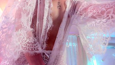 Emi_Lake webcam model stream image