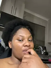 Renee-18 webcam model stream image