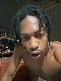 Larry-n-clouds webcam stripchat model stream image