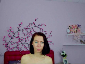 JullieFlow webcam model stream image
