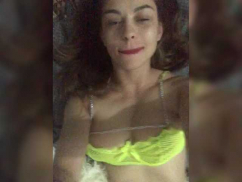 Kiraggg webcam model stream image