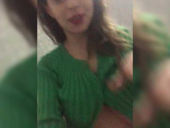 Kiraggg webcam model stream image