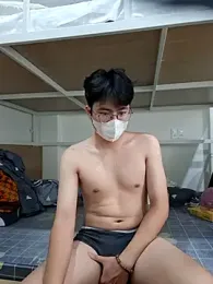 Gwencloudy webcam model stream image