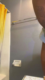 Kee8inch webcam model stream image