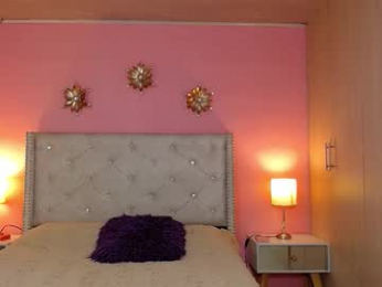 kim_and_mia webcam model stream image