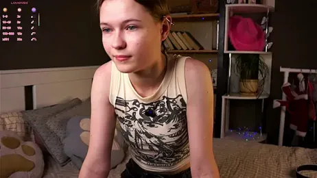 LynHillaire webcam model stream image