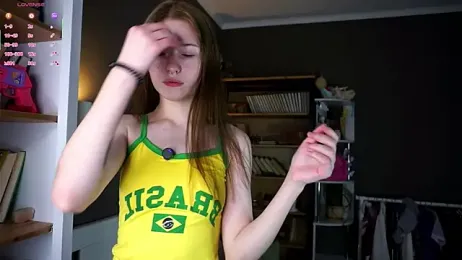 LynHillaire webcam stripchat model stream image