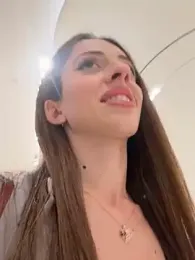 Yesmoree webcam model stream image