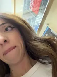 Yesmoree webcam model stream image
