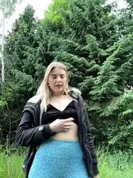 LaraBlond webcam model stream image