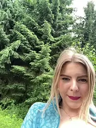 LaraBlond webcam model stream image
