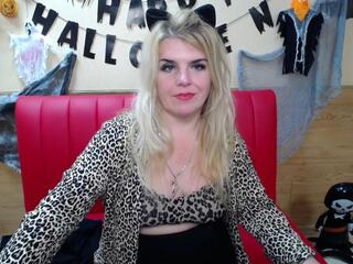 Julya Barbi webcam model stream image