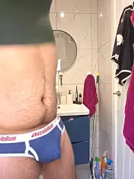 CloudyMuscleBeefy webcam model stream image