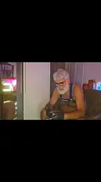 CloudyMuscleBeefy webcam model stream image