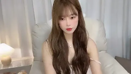 Yuuuuuly webcam model stream image