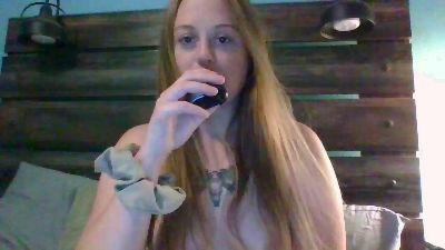 WifeyUnlocked webcam model stream image