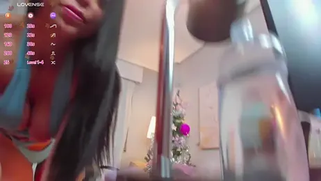 LeahJones_ webcam stripchat model stream image