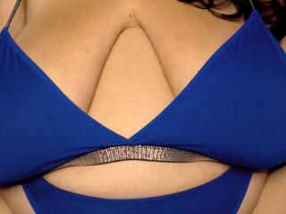 Maya Bellee webcam model stream image