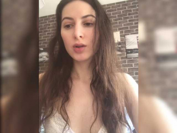 Hot-lina webcam model stream image