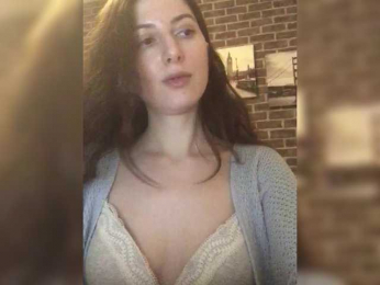 Hot-lina webcam model stream image