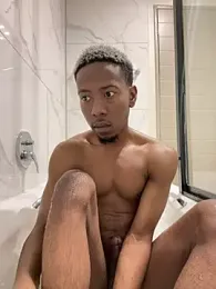 RoyaltyRox webcam model stream image