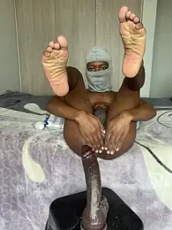 RoyaltyRox webcam model stream image