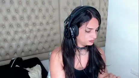 Dollbehavior_ webcam model stream image