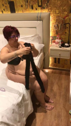 Moncheri8 webcam model stream image