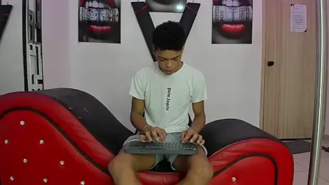 WHITHET_BOYS webcam model stream image