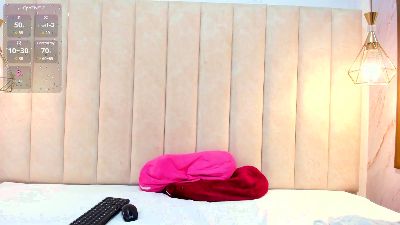 SaraRay_ webcam model stream image