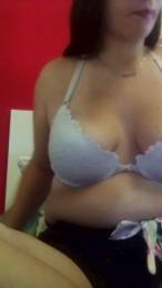 Brit webcam model stream image