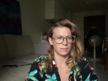 lailagetsnaked webcam chaturbate model stream image