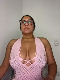 KIARAPRETTY webcam model stream image