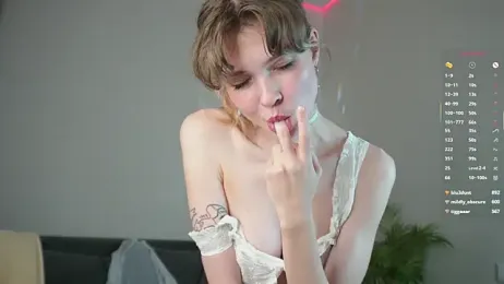 BlushMuse webcam model stream image