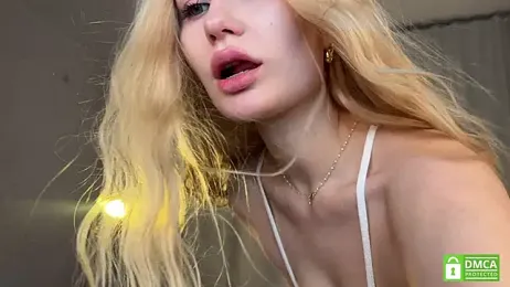 white_godness webcam model stream image