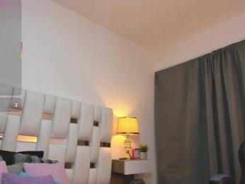NauthyNahomi webcam model stream image