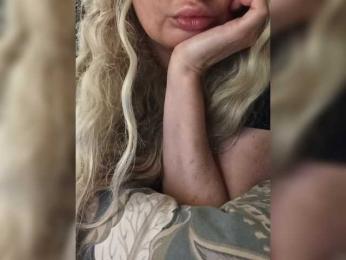 Sofaa webcam model stream image